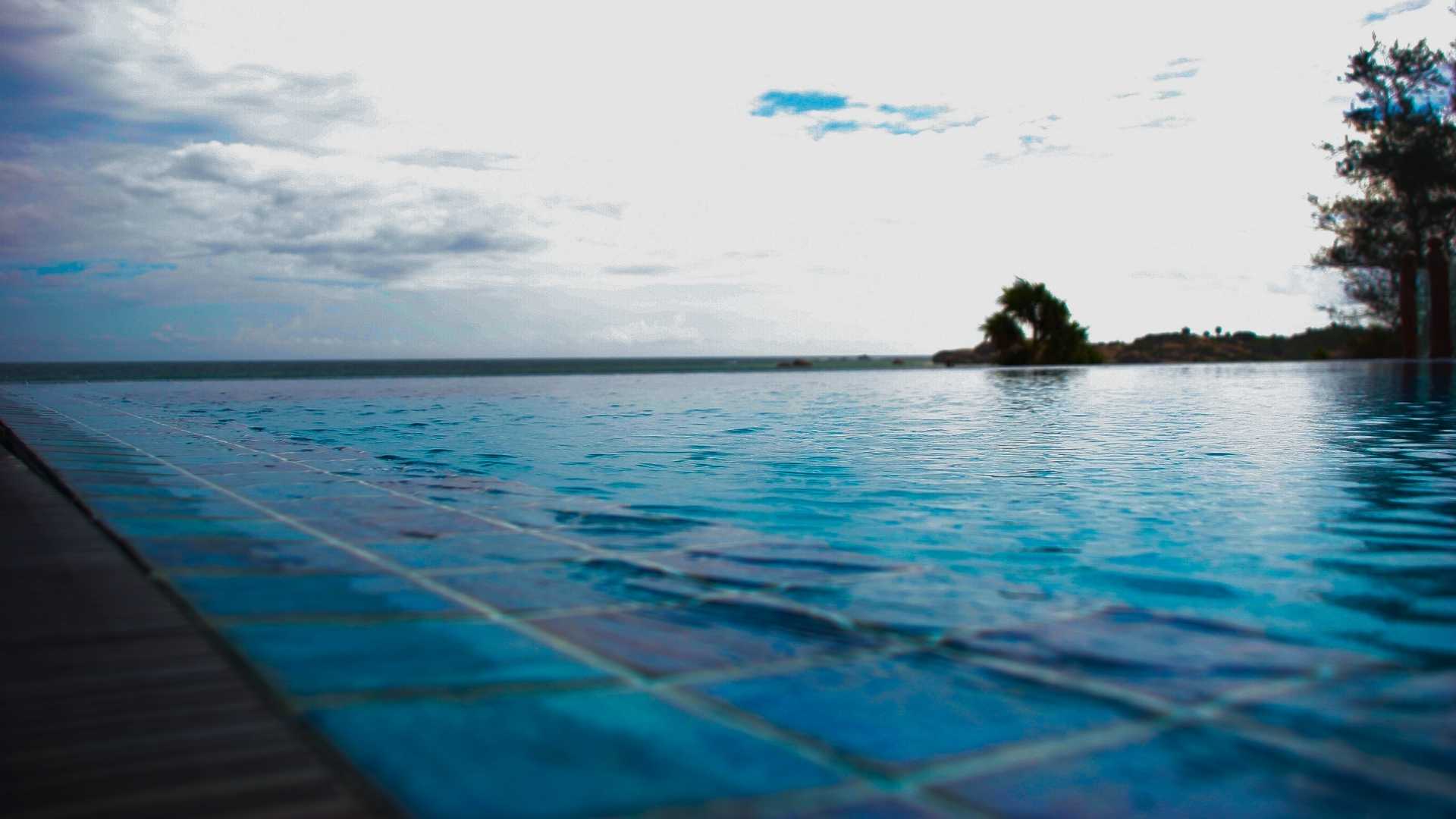 infinity Pool Sri Lanka - Kirinda Beach - Thaulle Resort