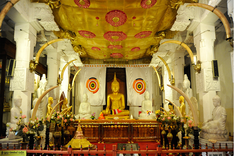 Temple-Sacred-Tooth-Relic-kandy-sri-lanka