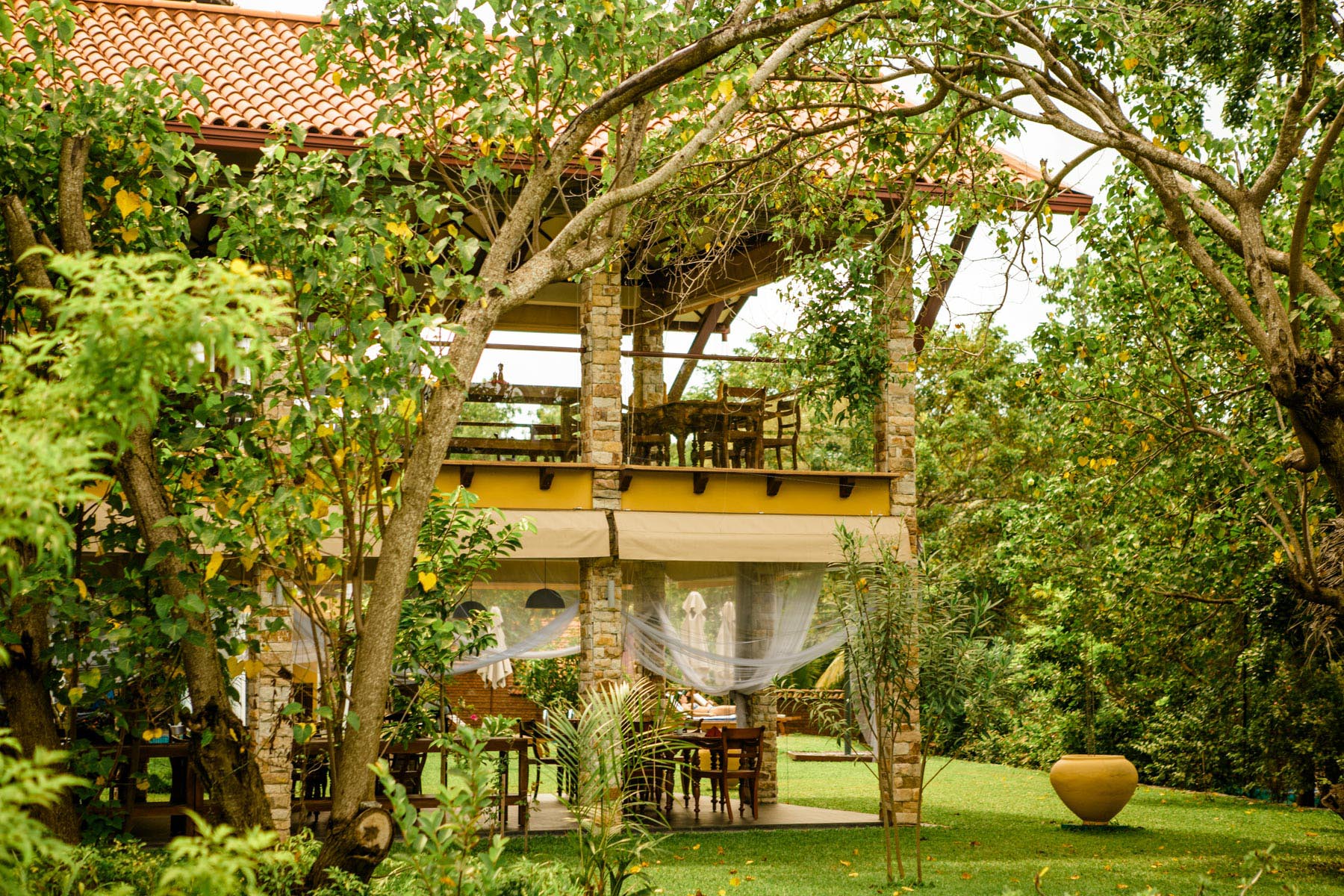Thaulle-Resort-Sri-Lanka-Restaurant-Garden