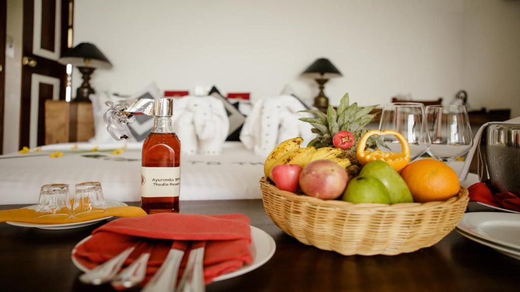 Classic Deluxe Zimmer im Thaulle Ayurveda Resort mit großzügigem Wohnbereich