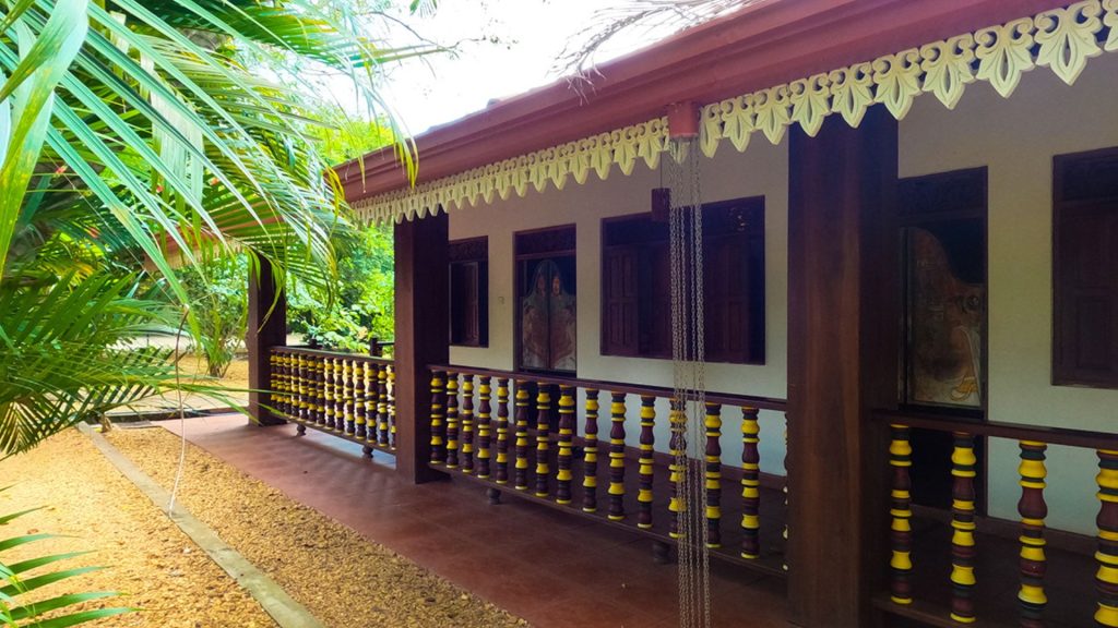 Ayurveda-Zentrum im Thaulle Resort mit privaten Therapieräumen und Blick ins Grüne