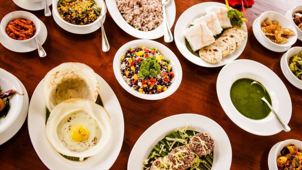 Ayurvedisches Buffet im Thaulle Resort mit dosha-gerechten Gerichten als Teil des individuellen Kur-Programms