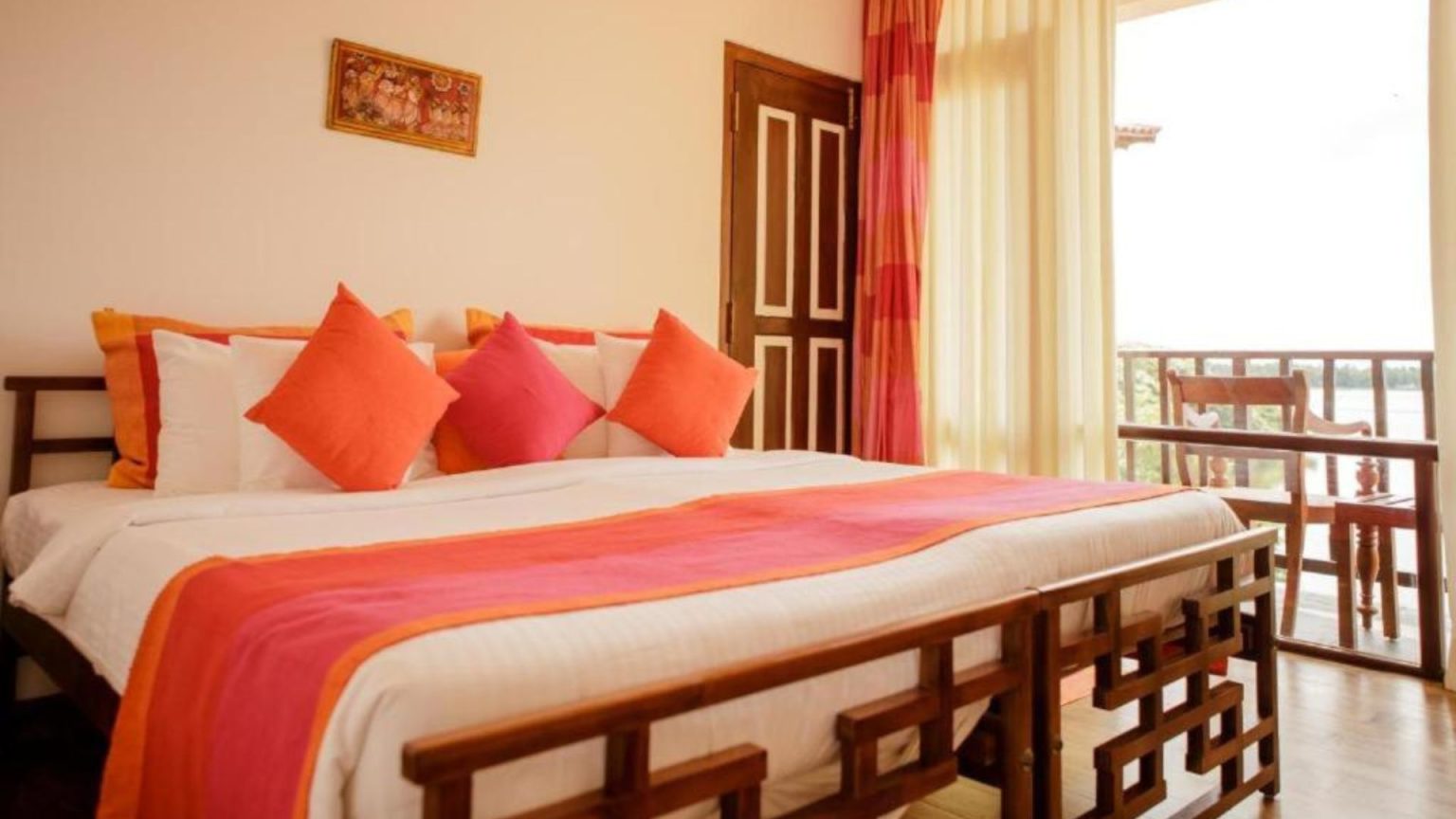 Classic Deluxe Zimmer im Thaulle Ayurveda Resort mit großzügigem Wohnbereich