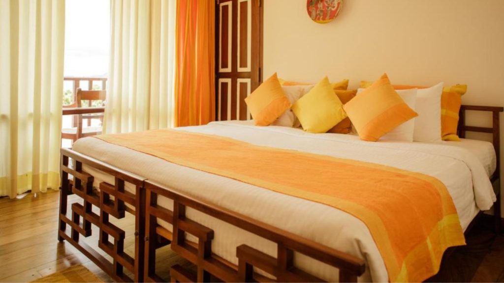 Classic Deluxe Zimmer im Thaulle Ayurveda Resort mit großzügigem Wohnbereich