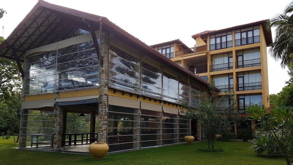 Der Essensbereich im Thaulle Resort als winddichte Option