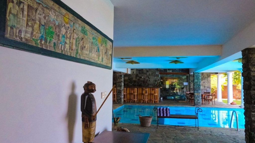 Der hauseigene Swimming Pool und Fitness Center im Ayurveda Resort Sri Lanka