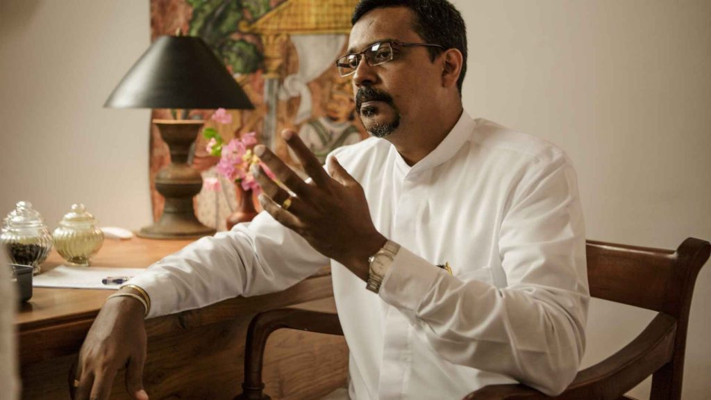 Dr. Upul im Thaulle Resort in Sri Lanka bei der ärztlichen Ayurveda-Konsultation