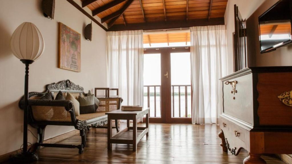Junior Suite im Thaulle Ayurveda Resort in Sri Lanka mit Wohnbereich