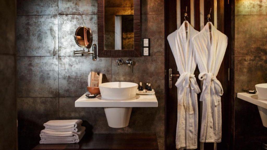 Junior Suite im Thaulle Ayurveda Resort in Sri Lanka mit Wohnbereich