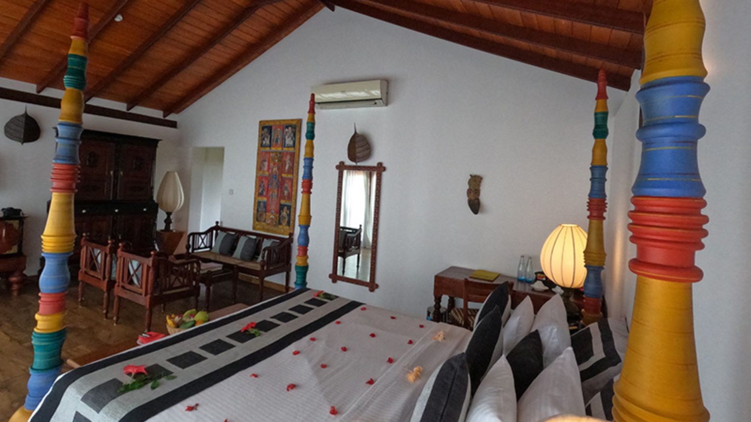 Suite im Thaulle Ayurveda Resort in Sri Lanka mit Wohnbereich