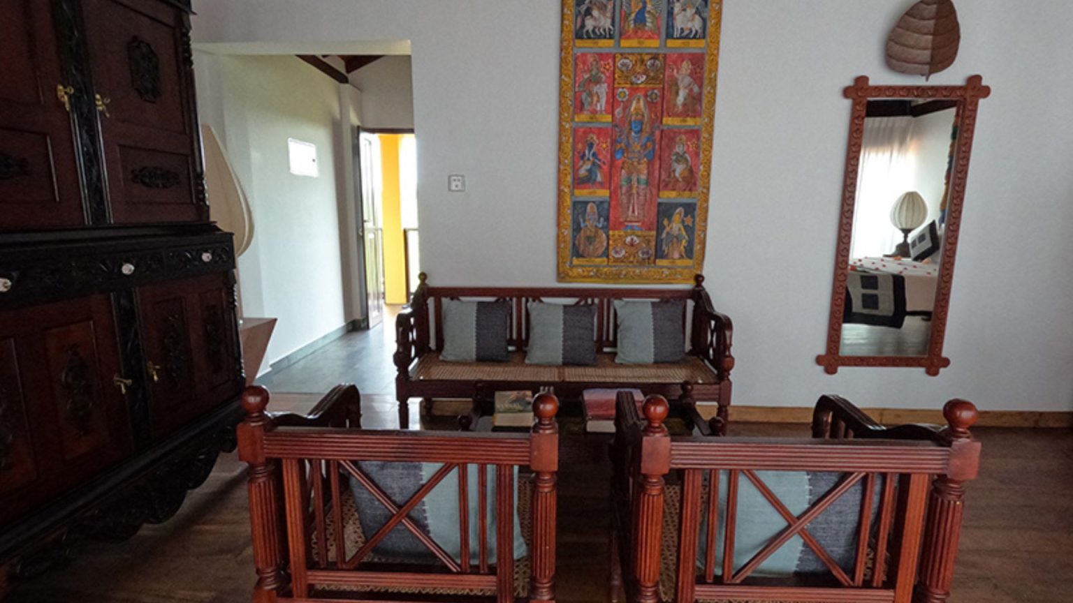 Suite im Thaulle Ayurveda Resort in Sri Lanka mit Wohnbereich