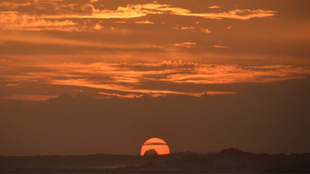 Sonnenuntergang über Kirinda Beach nahe dem Thaulle Resort, Sri Lanka