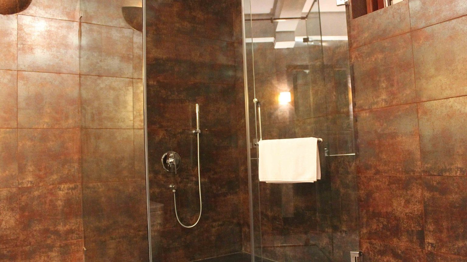 Superior Zimmer im Thaulle Ayurveda Resort mit Balkon und Blick ins Gruene