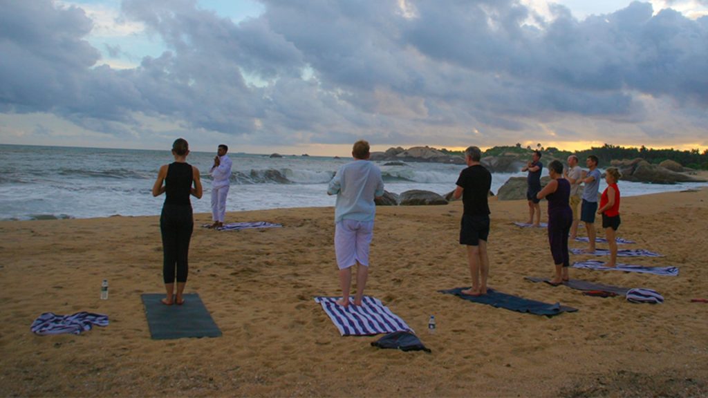 Yoga-Session im Thaulle Resort in Sri Lanka – ruhige Praxis am Morgen