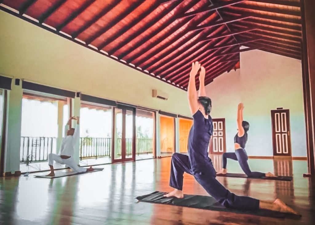 Thaulle Resort: Yoga-Pavillon mit Krieger-Pose in Sri Lanka