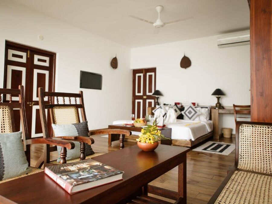 Wohnbereich im Classic-Deluxe-Zimmer mit Sofa und Sesseln